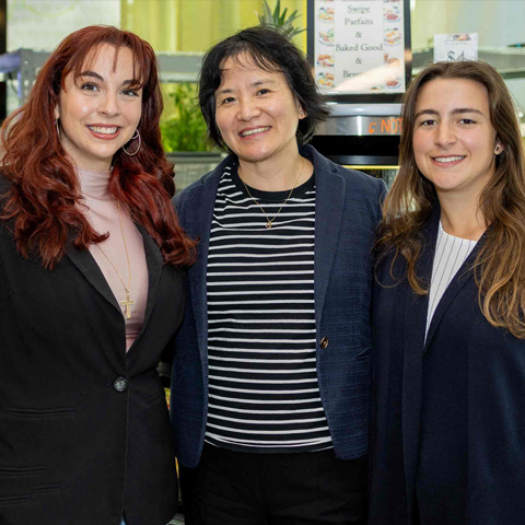 Students and Prof Yanhong Jin photo